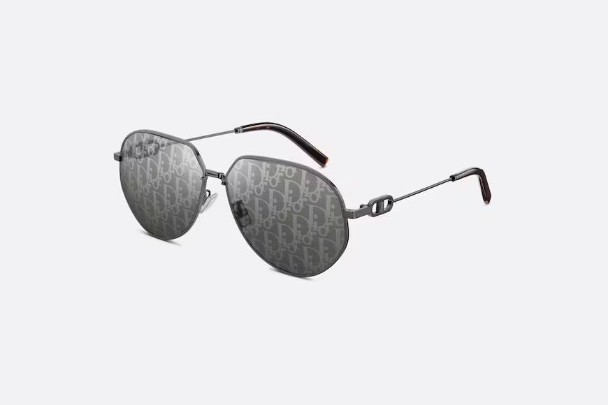 CD LINK A1U.  The gray face clerk is too blind to focus on the Dior Oblique project.  Numbering: CDLKA1UXT_H4A8